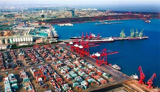 “一带一路”倡议提出5年来，截至2018年6月，中国与沿线国家货物贸易累计超过5万亿美元，在沿线国家建设的境外经贸合作区总投资289亿美元，为当地创造24.4万个就业岗位和20多亿元的税收。